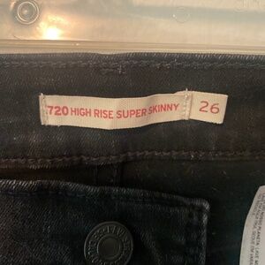 Women’s 26W 32L black high rise skinny Levi’s
